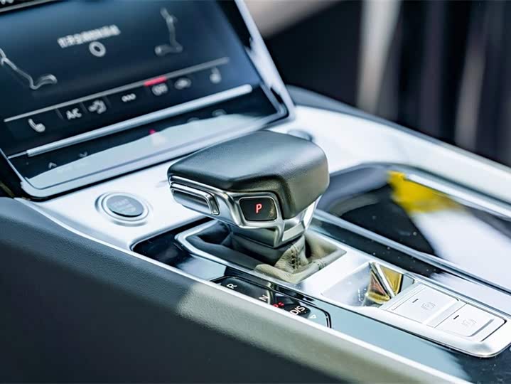 Audi Q6 2023 45 TFSI quattro — фото 16