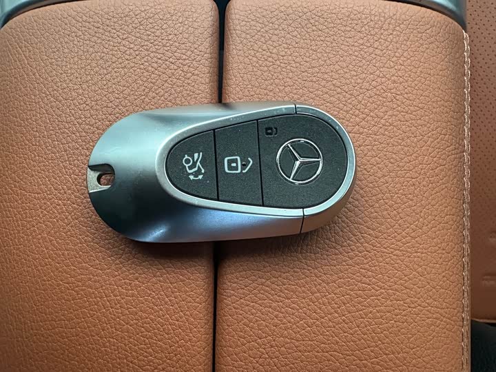 Mercedes-Benz C-Class 2022 C 200 L — фото 24