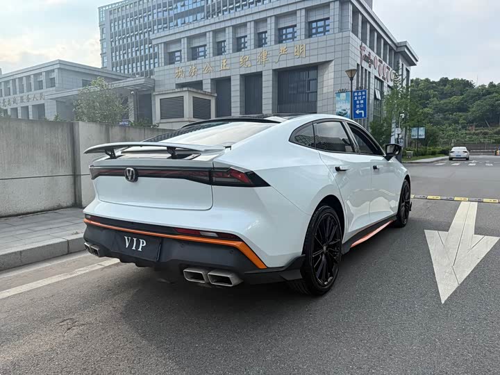 Changan UNI-V 2024 1.5 T Sport — фото 7