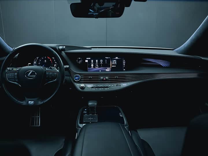 Lexus LS 2018 500h F SPORT V — фото 9