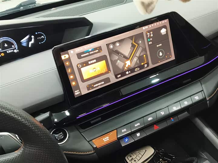 Changan UNI-V 2022 1.5 T Premium — фото 9