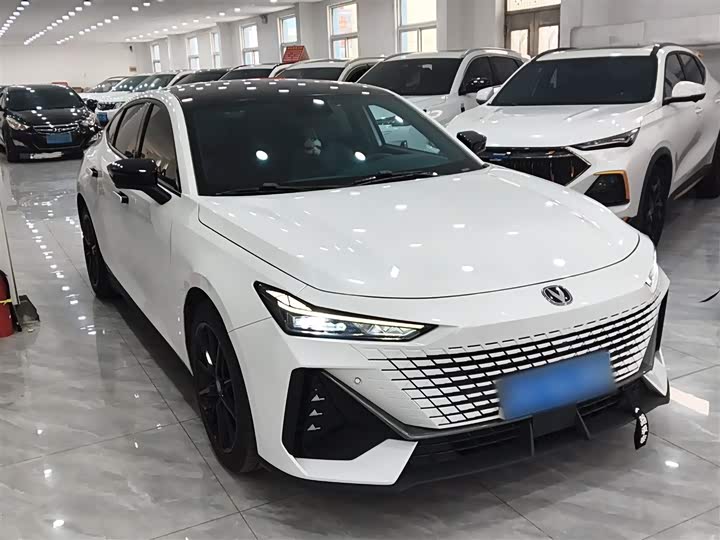 Changan UNI-V 2022 1.5 T Premium — фото 22