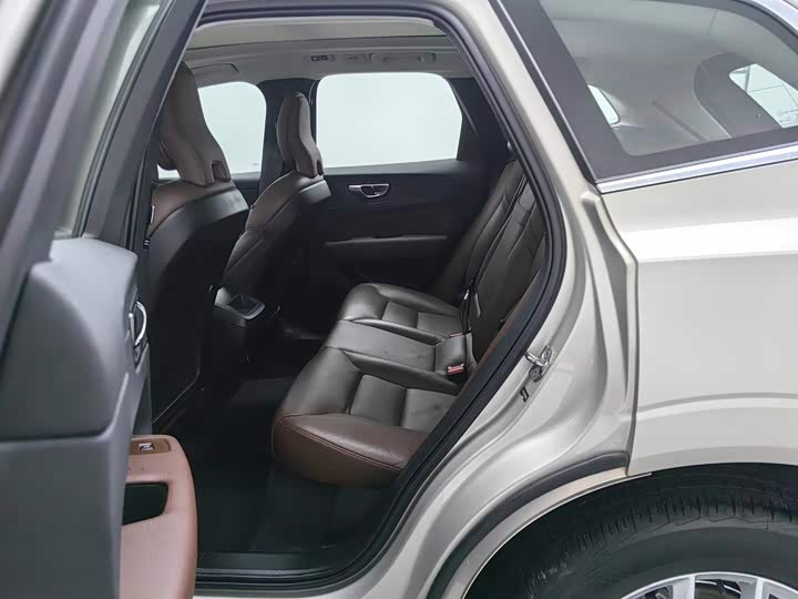 Volvo XC60 T5 полный привод V — фото 15