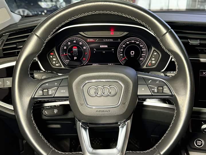 Audi Q3 2023 35 TFSI (1.5 T) — фото 16