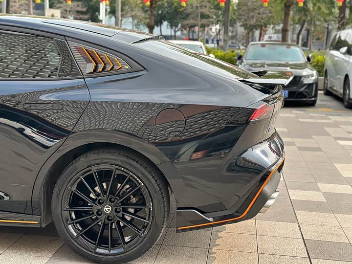 Changan UNI-V 2023 1.5 T — фото 15