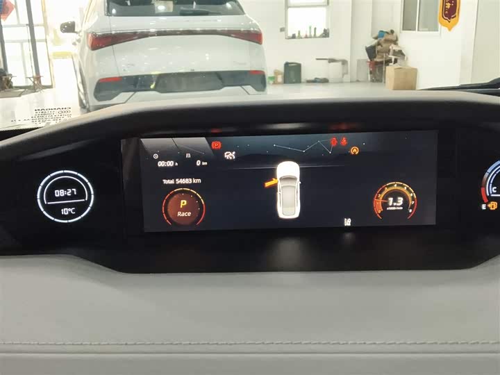 Changan UNI-V 2022 1.5 T Premium — фото 8