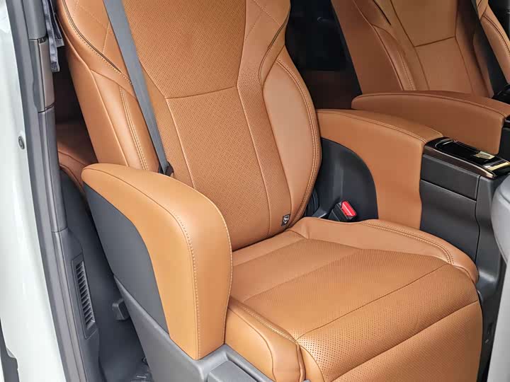 Toyota Vellfire — фото 9