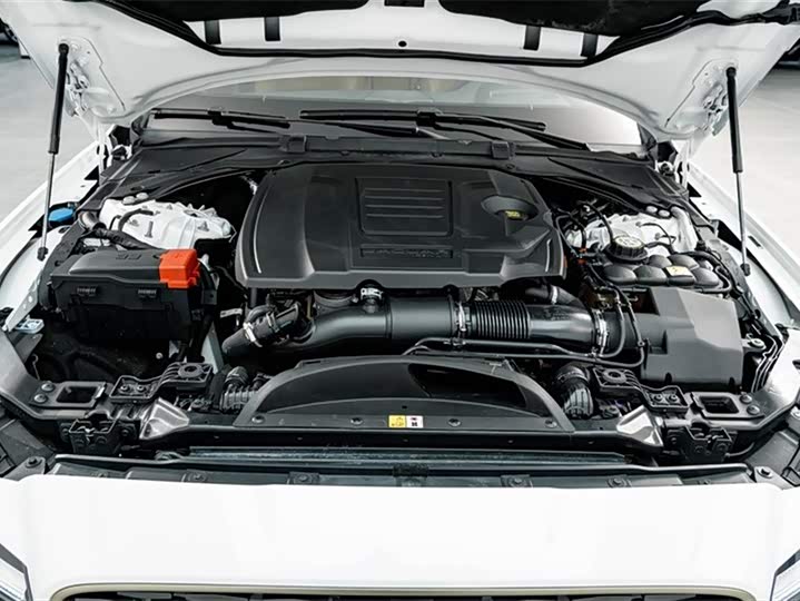 Jaguar XFL 2024 2.0 T P 300 4 WD — фото 27