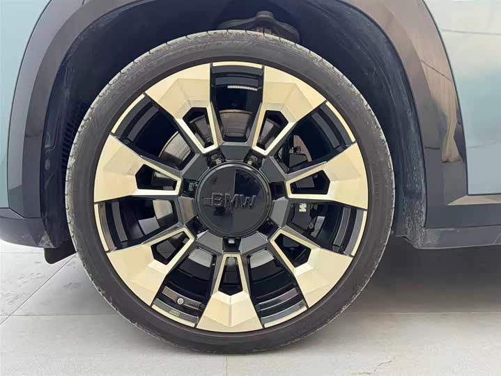 BMW XM 2023 Base — фото 18