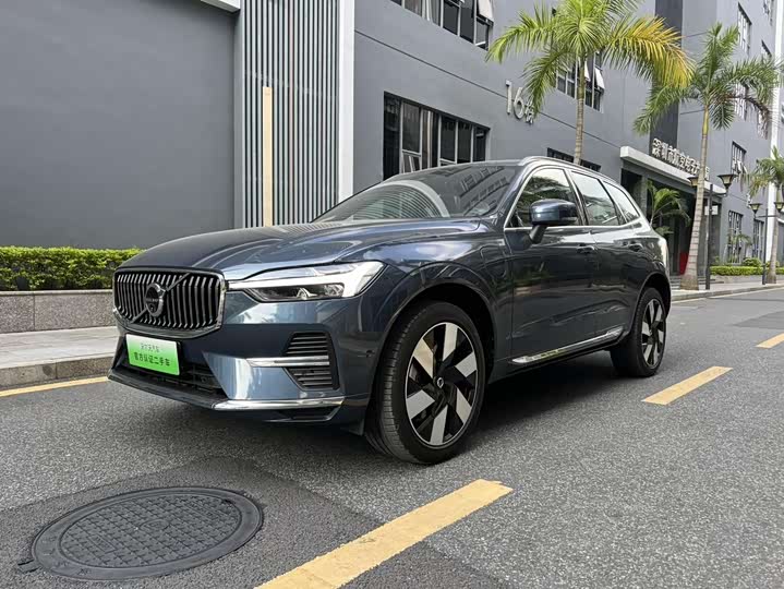 Volvo XC60 Hybrid 2025 Hybrid 4 WD — фото 1