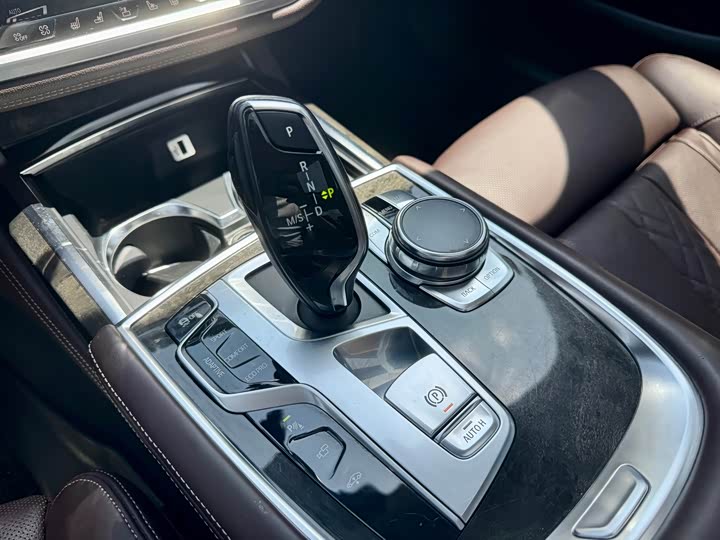 BMW 7 Series 730Li люкс — фото 11