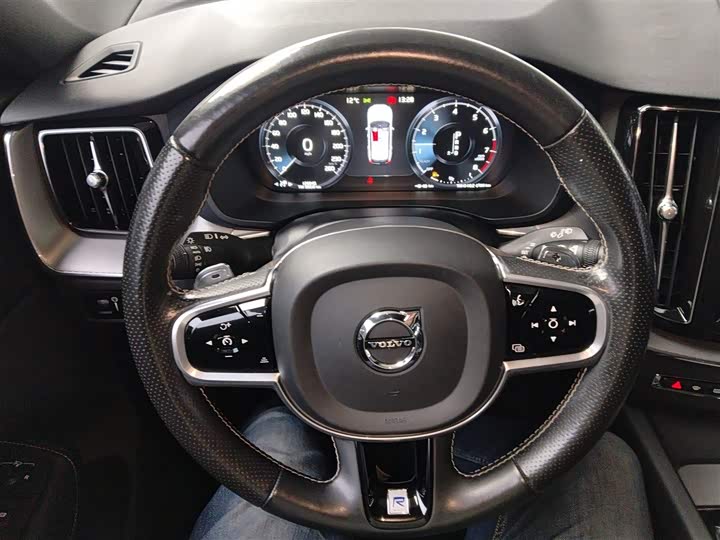 Volvo XC60 2018 T 5 4 WD — фото 7