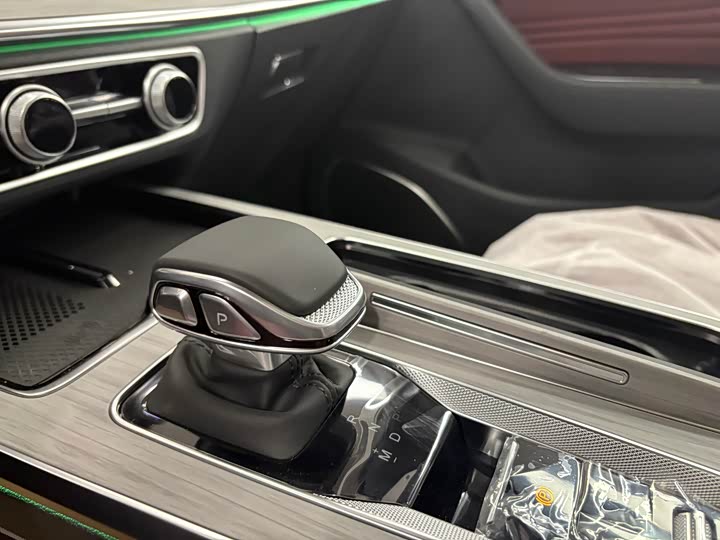 Hongqi HS5 2025 2.0 T 2 WD Pro — фото 8