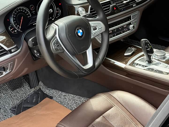 BMW 7 Series 730Li продвинутая — фото 11