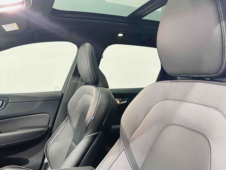 Volvo XC60 Hybrid 2025 Hybrid 4 WD — фото 10