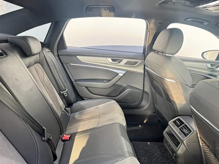 Audi A6L 2024 40 TFSI — фото 12