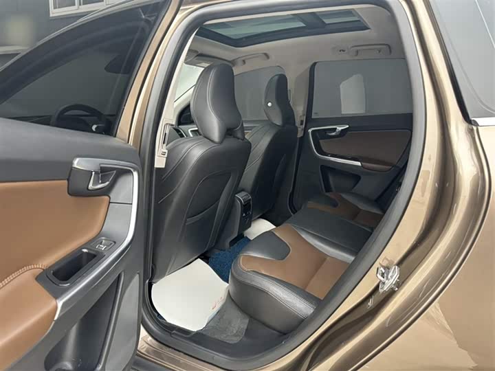 Volvo XC60 2017 T 5 AWD — фото 12
