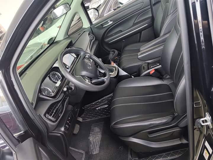 Trumpchi M6 2021 270 T DCT ( ) — фото 15