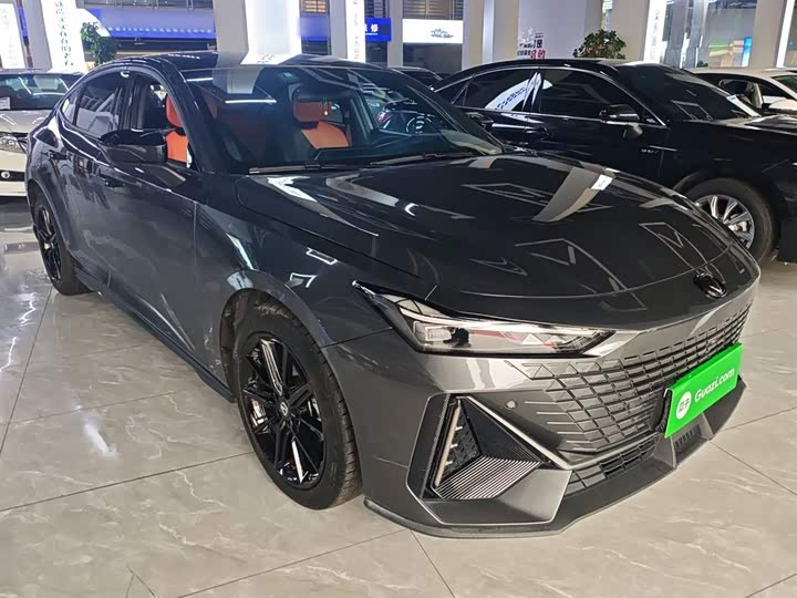 Changan UNI-V 2022 1.5 T Premium — фото 4
