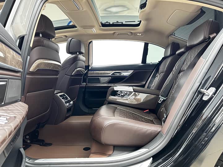 BMW 7-Series 2019 740 Li Leading — фото 13