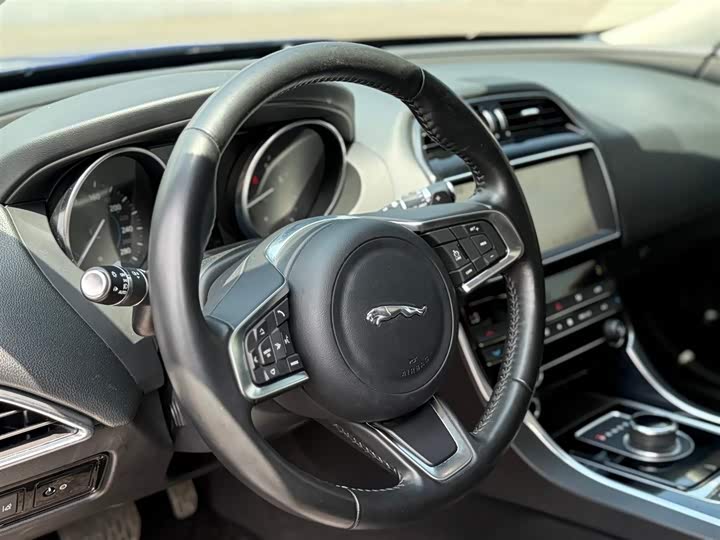 Jaguar XEL 2018 2.0 T 200 PS — фото 12
