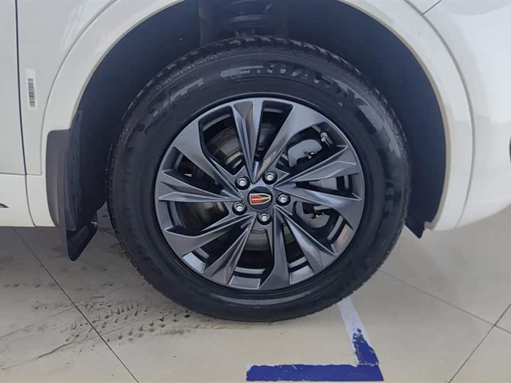 Hongqi HS5 2023 2.0 T Pro — фото 6