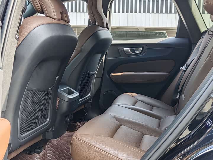 Volvo XC60 2024 B 5 4 WD — фото 15