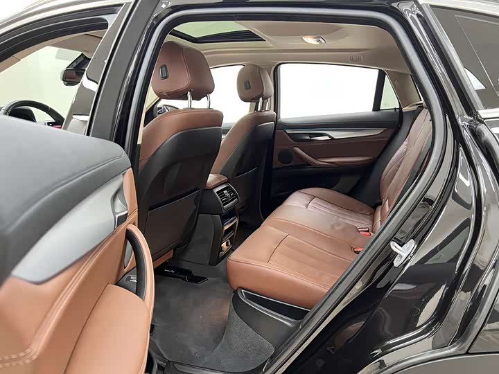 BMW X6 2018 x Drive 35i Leading — фото 29