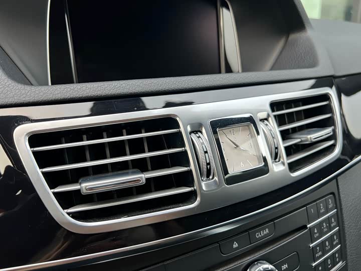 Mercedes-Benz E-Class 2015 E 260 L Sport — фото 31
