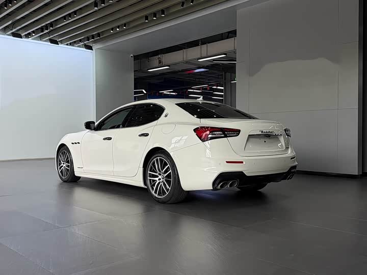 Maserati Ghibli 2021 3.0 T Gran Sport — фото 19