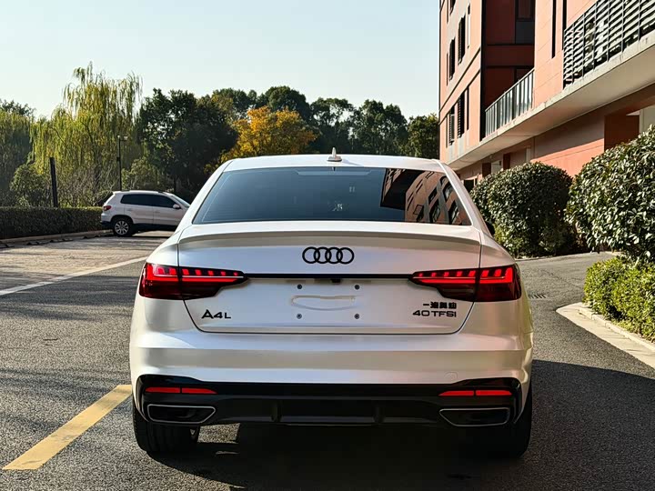 Audi A4L 40 TFSI люкс-динамик — фото 15