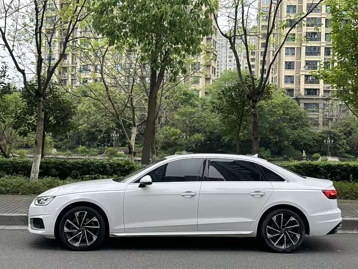 Audi A4L 2022 40 TFSI — фото 4