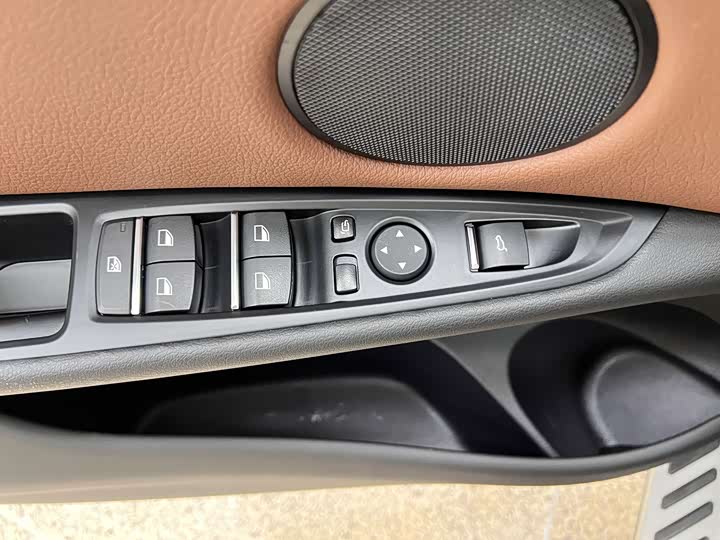 BMW X6 2018 x Drive 35i Leading — фото 13
