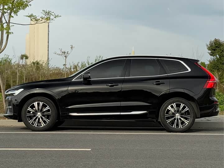 Volvo XC60 2022 B 5 4 WD — фото 4