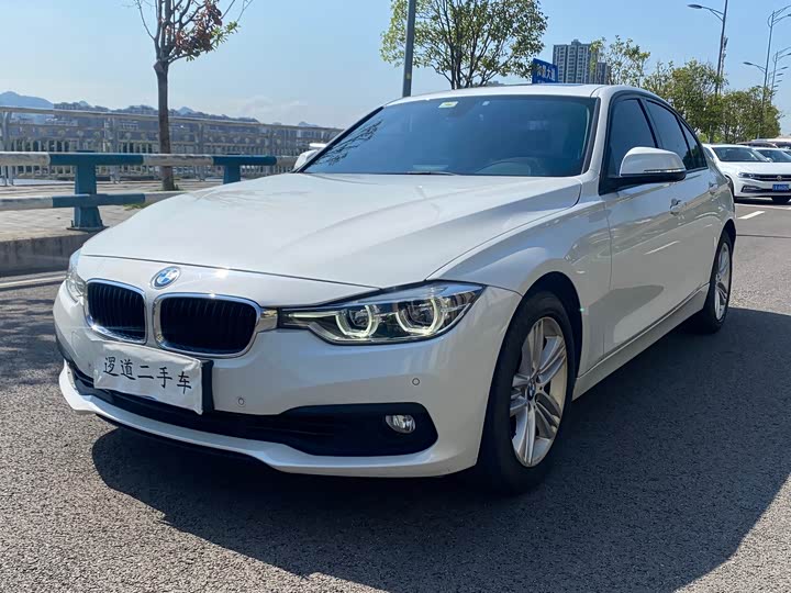 BMW 3-Series 2018 318i — фото 1