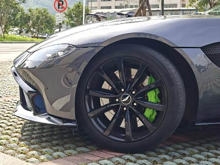 Aston Martin V8 Vantage 2018 4.0 T V 8 Coupe — фото 8