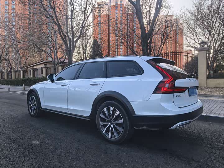 Volvo V90 2023 Cross Country B 5 AWD — фото 4