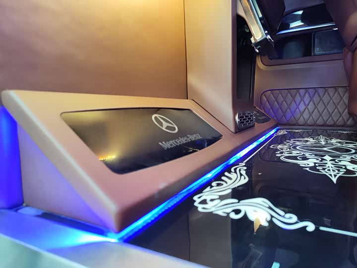 Mercedes-Benz V-Class 2018 V 260 L VI — фото 28