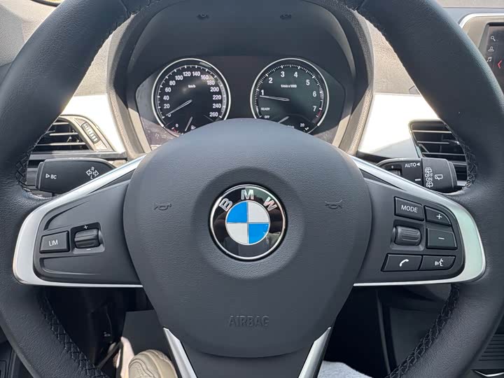 BMW X1 2019 s Drive 20 Li Leading — фото 14