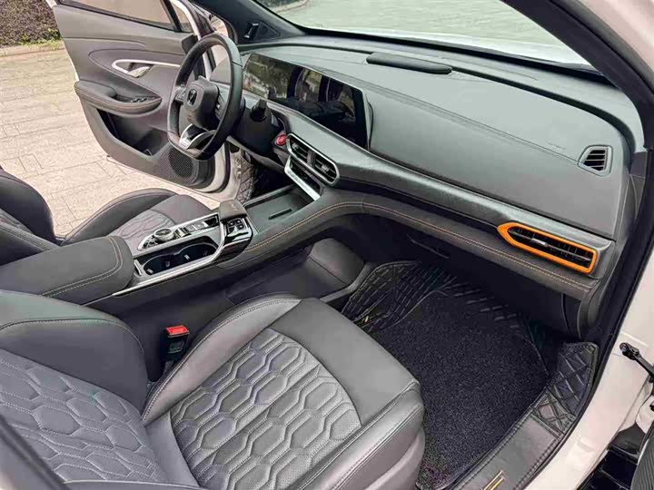 Changan UNI-T 2022 1.5 T Premium — фото 9