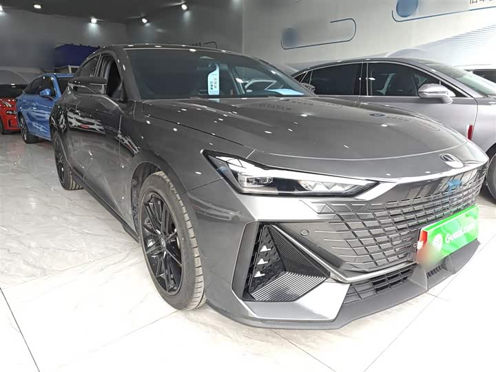 Changan UNI-V 2024 1.5 T — фото 4