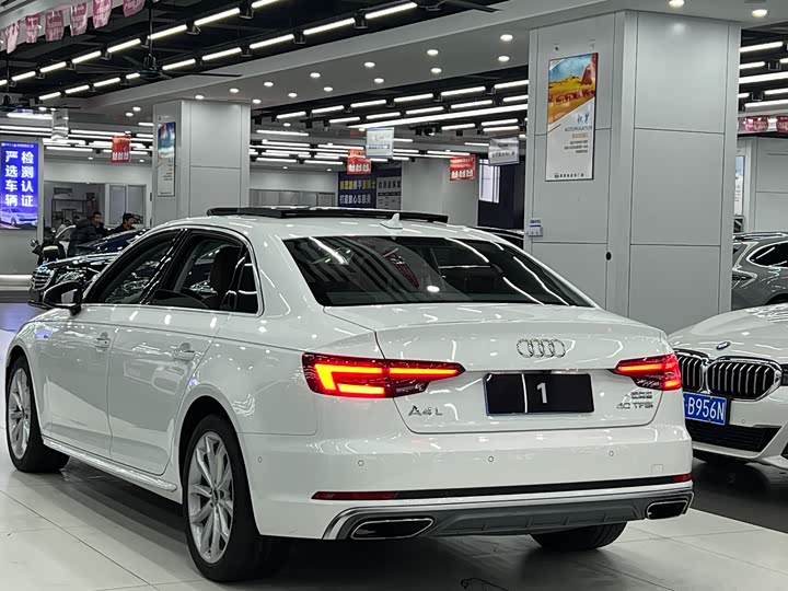 Audi A4L 2019 40 TFSI V — фото 4