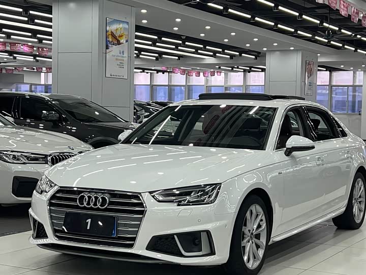 Audi A4L 2019 40 TFSI V — фото 1