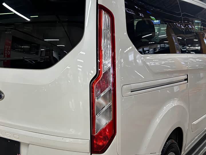 Ford Tourneo — фото 13