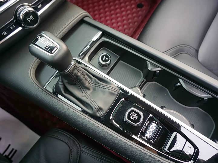 Volvo V90 2020 Cross Country T 5 AWD — фото 13