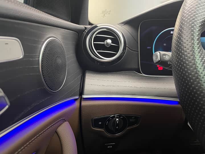 Mercedes-Benz E-Class 2022 E 260 L Sport — фото 18