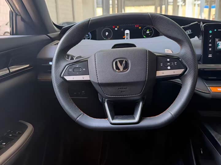 Changan UNI-V 2022 1.5 T Premium — фото 6