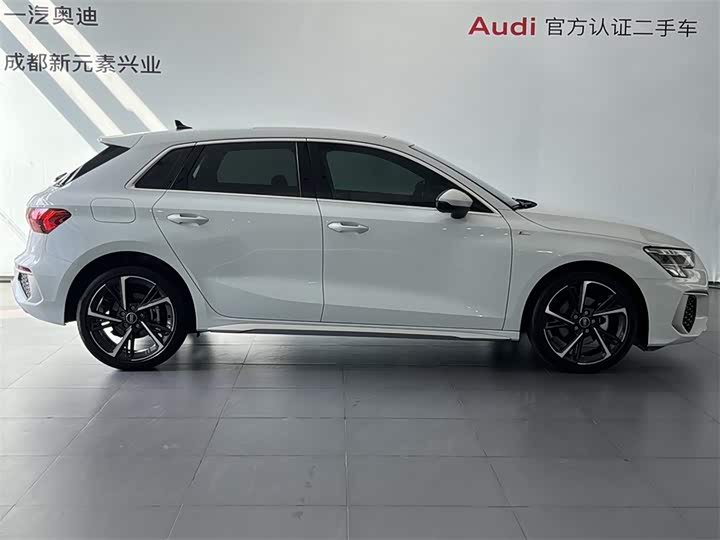 Audi A3 2024 Sportback 35 TFSI Sport — фото 3