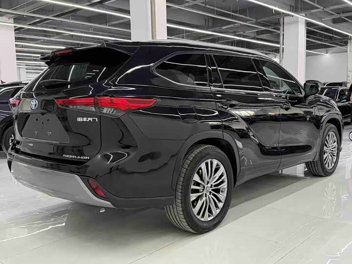 Toyota Highlander — фото 9