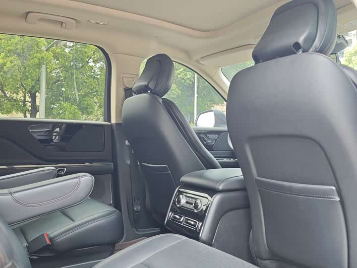 Lincoln Aviator — фото 15